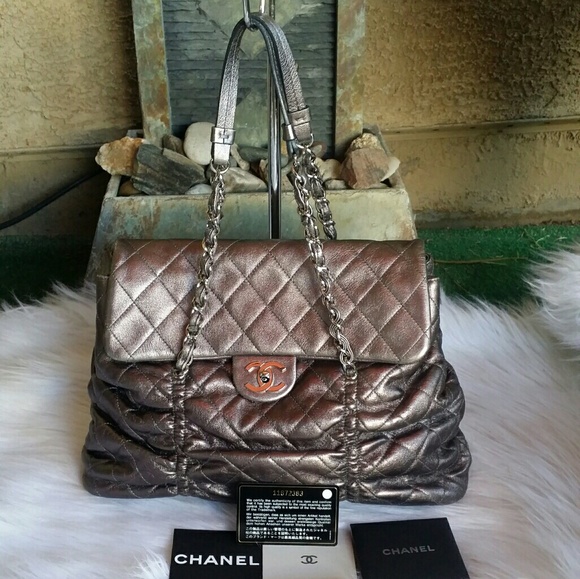 CHANEL Handbags - ☘🌹PRICE  IS FIRM 🌺☘CHANEL Shoulder bag BAG